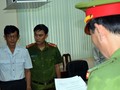 Công an đọc lệnh quyết định khởi tố, bắt giam bị can Trần Hồng Nguyên.