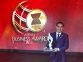 Đại diện tập đoàn BRG và SeABank nhận giải thưởng