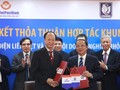 Ông Nguyễn Văn Thân, Chủ tịch VINASME và ông Nguyễn Đình Thắng, Chủ tịch Hội đồng Quản trị LienVietPostBank ký thỏa thuận hợp tác.