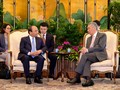 Thủ tướng Nguyễn Xuân Phúc hội đàm với Thủ tướng Singapore Lý Hiển Long. Ảnh: VGP