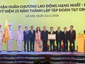 Thay mặt Đảng, Nhà nước, Ủy viên Trung ương Đảng, Phó Chủ tịch Quốc hội Phùng Quốc Hiển đã trao tặng Huân chương Lao động hạng Nhất lần thứ hai cho T&T Group.