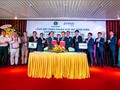 Ông Phùng Chu Cường – TGĐ công ty Phú Long và Ông Lee Young Hoon – Chủ tịch kiêm TGĐ Tập đoàn Posco E&C trao Thỏa thuận hợp tác toàn diện.
