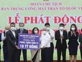 Đại diện Techcombank ủng hộ 10 tỷ đồng tại Lễ phát động