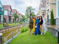 Đoan Trang cùng người thân khám phá khu biệt thự Lagoon lấy ý tưởng từ những ngôi nhà bên sông của Hà Lan 