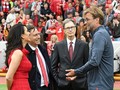 Tỷ phú John W Henry (giữa) là người đưa HLV Jurgen Klopp về sân Anfield để thay thế Brendan Rodgers (ảnh CLB)