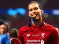 Van Dijk của Liverpool đã vượt qua cả Messi và Ronaldo để trở thành chủ nhân danh hiệu "Cầu thủ xuất sắc nhất mùa giải 2018-2019". Ảnh: Getty.