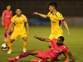 Mùa giải này SLNA vẫn phải lấy thủ bù công. Ảnh VPF