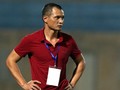 HLV Quang Trường vẫn đang cứ loay hoay với bài toán tiền vệ. Ảnh SLFC.