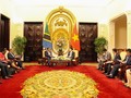 Quyền Bộ trưởng Nguyễn Mạnh Hùng tiếp  ngài Augustine Mahiga