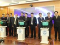 Thứ trưởng Nguyễn Huy Dũng bấm nút khai trương Chương trình IPv6. Ảnh MIC