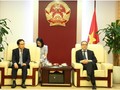 Thứ trưởng Phan Tâm tiếp đại diện Sam sung VN. Ảnh MIC.