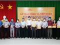 Bưu điện Việt Nam trao máy tính cho học sinh tỉnh Kiên Giang. Ảnh Mic