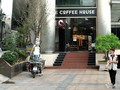 Vụ rơi kính ở The Coffee House khiến nữ bác sĩ liệt nửa người: Ai phải bồi thường thiệt hại?