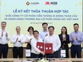 Ông Nguyễn Việt Trung - Tổng Giám Đốc Gtel Mobile và ông Nguyễn Hoàng Linh – Tổng Giám đốc MSB ký thỏa thuận hợp tác.