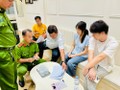 Công an kiểm tra quán cà phê 'hẹn hò' dùng kính 1 chiều ở TP.HCM