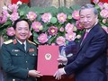 Chủ tịch nước trao Quyết định bổ nhiệm chức vụ Chủ nhiệm Tổng cục Chính trị QĐND cho Thượng tướng Trịnh Văn Quyết. Ảnh: TTXVN
