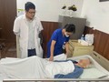 Bà cụ 80 tuổi suýt mất bàn chân vì vết xây xước nhỏ
