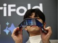 Mẫu điện thoại gập mới của Samsung. Ảnh: Reuters.