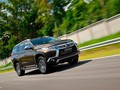Pajero Sport Diesel có giá bán 1,062 tỷ đồng. Hai phiên bản động cơ xăng có mức giá chỉ từ 1,092 tỷ đồng.
