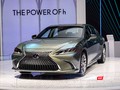 Với nhiều sự thay đổi nội ngoại thất, Lexus ES300h 2019 giờ được ví như một phiên bản thu nhỏ của dòng xe đầu bảng Lexus LS  (Ảnh: Ngô Minh)