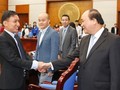 Nhà sáng chế "chân đât" Tạ Đình Huy được Thủ tướng Nguyễn Xuân Phúc gặp gỡ, động viên tại Diễn đàn gương mặt trẻ tiêu biểu của Việt Nam. Ảnh: Như Ý