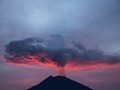 Núi lửa Agung trên đảo Bali của Indonesia phun trào vào tháng 11 năm 2017