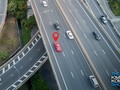 Những chiếc xe hiện đại, về bản chất chính là các cỗ máy tính, vì thế chúng hoàn toàn có thể bị hack và gây ra rất nhiều hiểm họa, chẳng hạn như đột ngột tắt máy khi đang lưu thông trên xa lộ. Ảnh: Kim Komando.