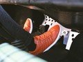 Các loại giày đế bằng phù hợp nhất khi lái ôtô.
