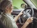 Đối với người cao tuổi, việc lái xe nhiều lúc khá vất vả và khó khăn.