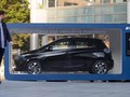 Máy bán ôtô tự động không cần tiếp xúc của Auto Trader nằm ở khu thương mại Spitalfields, London.