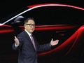 Chủ tịch Toyota, Akio Toyoda, đang phát biểu trước sinh viên Đại học Thanh Hoa, Bắc Kinh, hồi tháng 4. Ảnh: Reuters