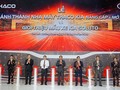 Chủ tịch HĐQT Thaco Trần Bá Dương (thứ ba từ trái) và ông Huỳnh Khánh Toàn - Phó Chủ tịch UBND tỉnh Quảng Nam (đứng giữa) cùng ban lãnh đạo Thaco cắt băng khánh thành nhà máy Thaco Kia nâng cấp mở rộng sáng 14/9/2019