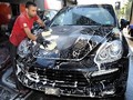 Nếu rửa không đúng cách sẽ khiến xe nhanh chóng bạc màu sơn. Ảnh BD.