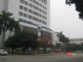 Thư viện Tạ Quang Bửu trong khuôn viên Đại học Bách khoa Hà Nội rất vắng bóng sinh viên vì nhà trường đã chuyển 90% việc giảng dạy sang hình thức trực tuyến. Ảnh chụp lúc 14h00 ngày 13/3/2020.