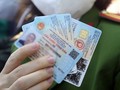 Căn cước công dân gắn chip vẫn chưa thể thay thế sổ hộ khẩu giấy vì nhiều nơi chưa có máy đọc thẻ