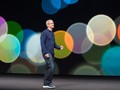 CEO Apple, ông Tim Cook đứng trên sân khấu nhà hát Steve Jobs  giới thiệu iPhone X (ảnh: Venture Beat)