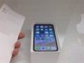 Mở hộp iPhone X (ảnh cắt từ videoclip)