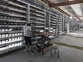 Hệ thống máy đào bitcoin tại một mỏ đào ở Trung Quốc (ảnh CNBC)