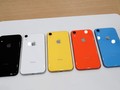 iPhone XR với 5 màu vỏ (ảnh: Reuters)