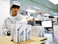 Công nhân ở nhà máy Foxconn (ảnh ElephantRoom)