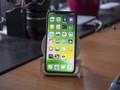 Thừ nghiệm sạc không dây iPhone 11 Pro Max (ảnh: Phone Arena)