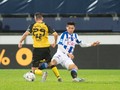 Văn Hậu truy cản tiền đạo Roda JC (ảnh: SC Heerenveen)
