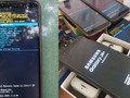 Hình ảnh những chiếc điện thoại Samsung bị lỗi được chia sẻ trên mạng xã hội
