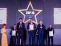 Ông Nguyễn Thanh Tùng – Giám đốc Giải pháp Phần mềm, đại diện công ty nhận Chứng nhận TOP 10 Doanh nghiệp cung cấp giải pháp Chính phủ điện tử