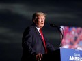 ông Donald Trump nói chuyện với những người ủng hộ ông trong buổi mít tinh "Save America" tại Sarasota Fairgrounds ở Sarasota, Florida, Hoa Kỳ ngày 3 tháng 7 năm 2021 (ảnh: Reuters)