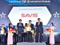 Ông Phạm Văn Đức - TGĐ SAVIS thay mặt công ty nhận giải thưởng Top 10 Doanh nghiệp CNTT Việt Nam 2021