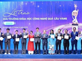 10 cá nhân xuất sắc nhận giải thưởng KHCN Quả cầu vàng 2022 (ảnh: TTXVN)