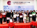 Các học sinh đạt giải thưởng "Nâng cánh ước mơ xanh" lần thứ nhất
