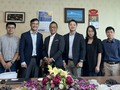 Đại diện VDCA và Tập đoàn Crestron chụp ảnh lưu niệm