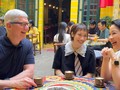 Ông Tim Cook ăn sáng với ca sĩ Mỹ Linh và Mỹ Anh